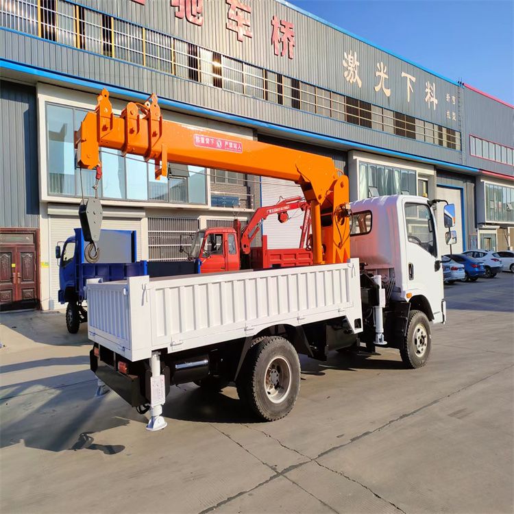 交口县三轮随车吊定制 农用改装机自备吊中瑞长期出售